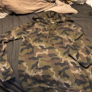 Camo hoodie pullover